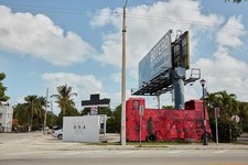 old, double-decker tour bus becomes art Miami, Floridas colorful Little H
