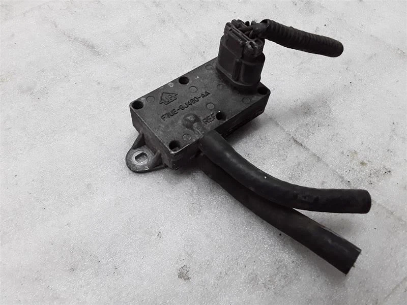 F7UE-9J460-AA EGR Valve Pressure Feedback 1998 FORD F150 F-150 HO-137-1P - Image 2 of 3