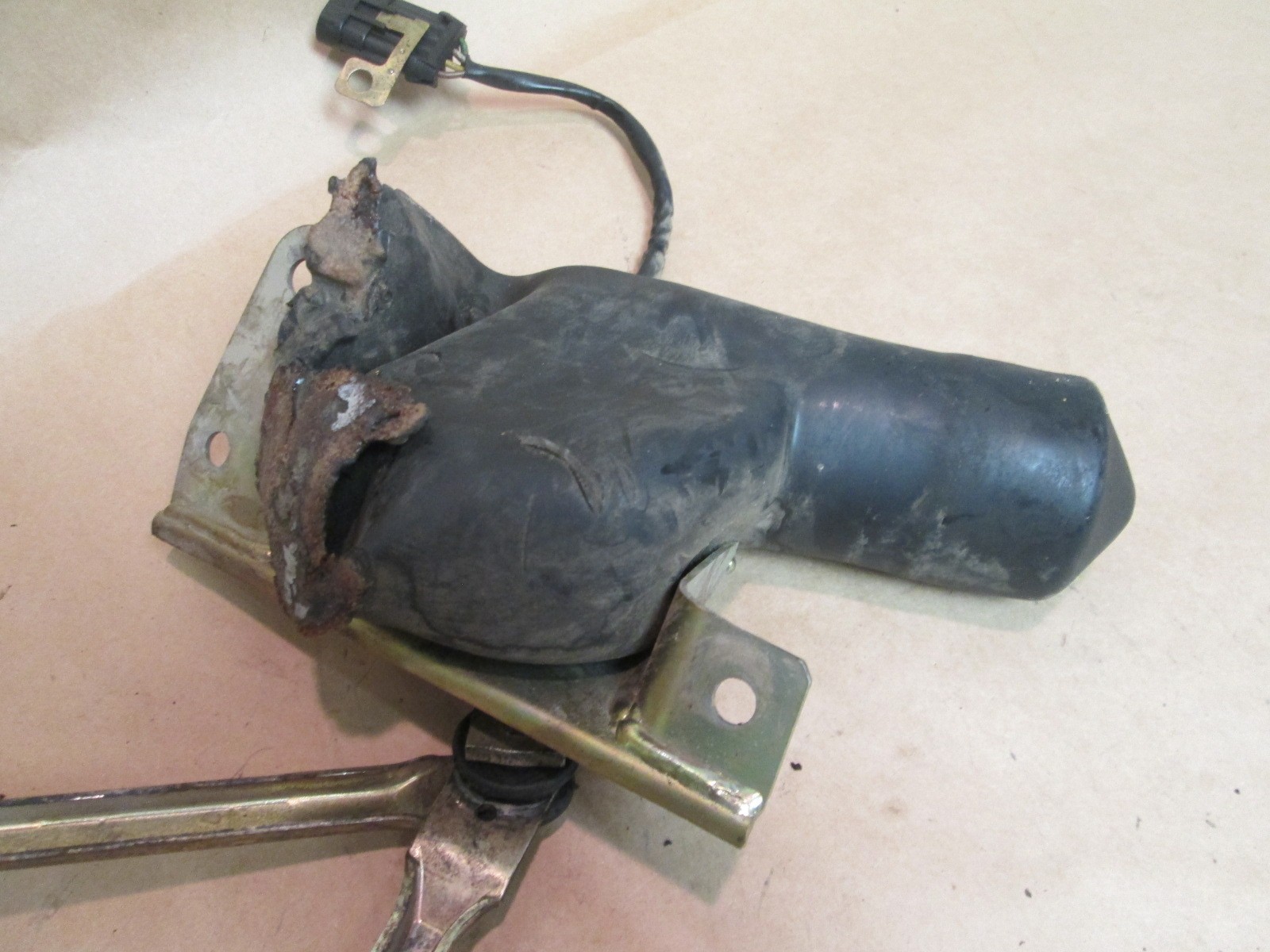 Ferrari 360,430 - Wiper Motor & Linkage Arms # 63780200