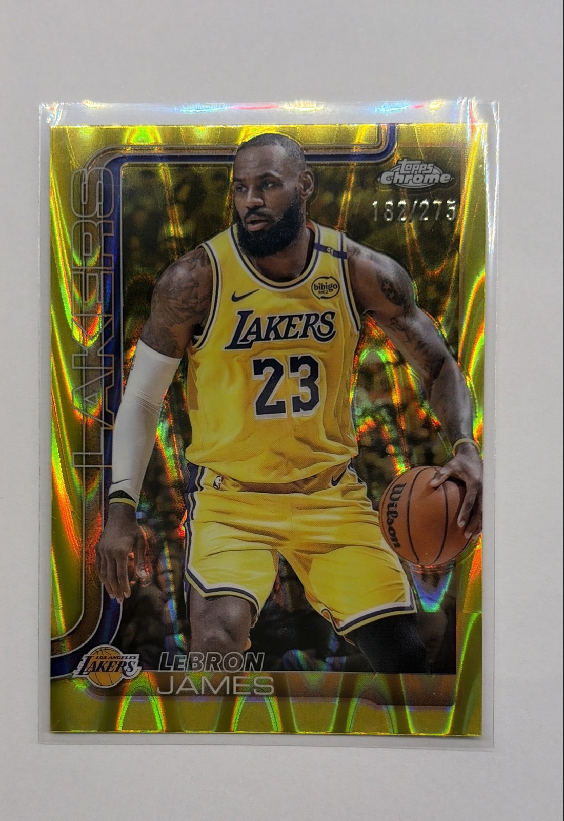 2025-26 Topps Chrome Basketball 127 LeBron James Yellow Raywave Refractor /275🔥