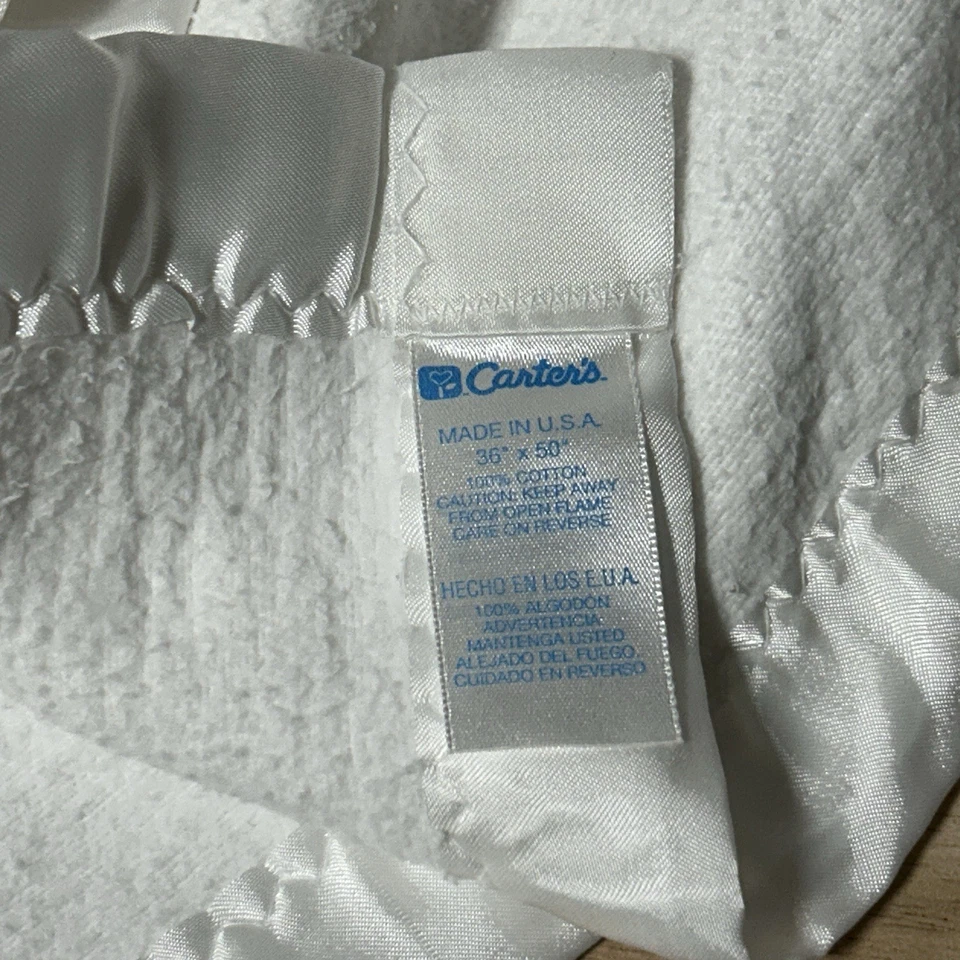 Cobertor de berço vintage Carters 100% algodão e cetim acabamento branco 36” X 50” - Imagem 2 de 4