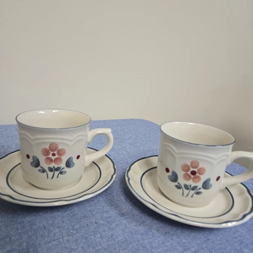 Cumberland Stoneware Brambleberry VTG Lot of 2 Cups And Saucers Floral Pattern