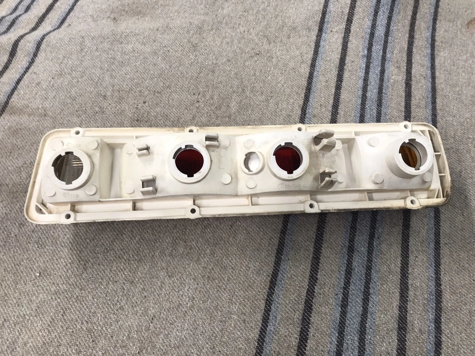 Lente de lanterna traseira esquerda driver Datsun B210 fastback serve 74-78 B210 IKI 4069 L FABRICANTE DE EQUIPAMENTO ORIGINAL - Imagem 4 de 4