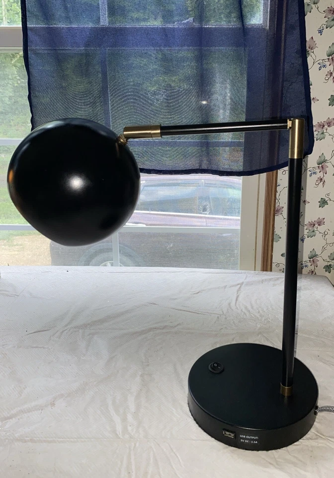 Intertek Howin Design 台灯 带 USB 插槽 中世纪现代 — 第 2/4 张图片