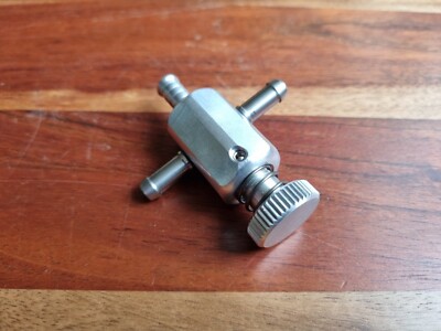 RENAULT 5 GT TURBO SCHMIEDE UNTERMOTORHAUBE TURBO BOOST EINSTELLER ENTLÜFTUNGSVENTIL SILBER