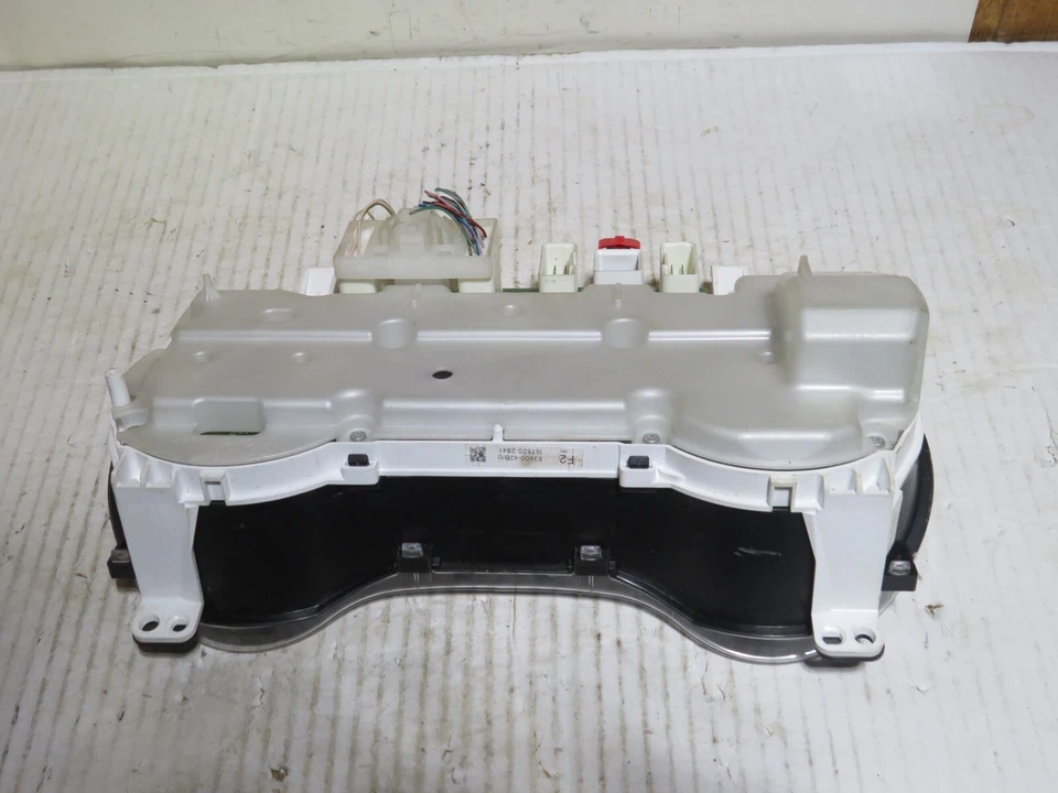 Toyota RAV4 2005 05 2,4 L cuadro de instrumentos velocímetro 89 k millas Foto 4 de 4