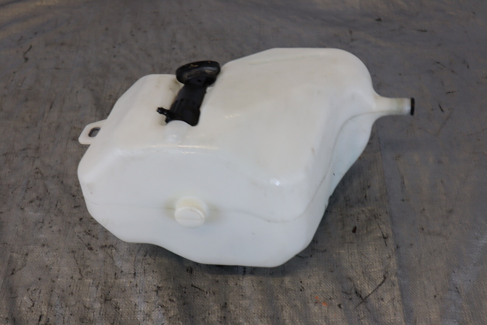 2014 AUDI R8 V8 QUATTRO AWD 4.2L OEM WINDSHIELD WIPER RESERVOIR #1339