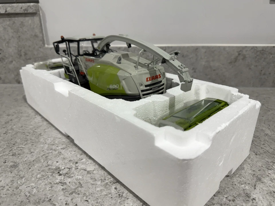 Wiking - Claas Jaguar 860 w/Orbis 750 & Pick-up 300 - 1:32 - 7812 - New/Mint - Image 4 of 4