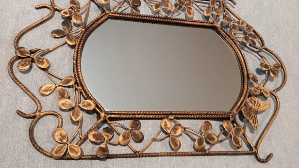 Espejo vintage con marco de metal de bronce rústico trébol y mariposa colgante de pared Foto 2 de 4