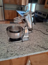 VTG SUNBEAM DELUXE MIXMASTER 12-SPEED BLACK/CHROME, BOWL, BEATERS - WORKS GREAT!