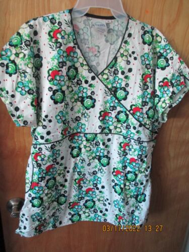 WOMAN'S SMART SCRUBS  TOP SHIRT SCRUBS MEDIUM GREEN  BLUE FLOWER  PRINT - Picture 1 of 4