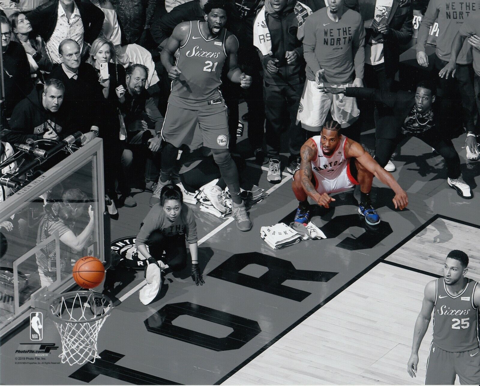 Kawhi Leonard Game 7 Buzzer Beater Toronto Raptors UNSIGNED 8X10 Photo B&W  (A)