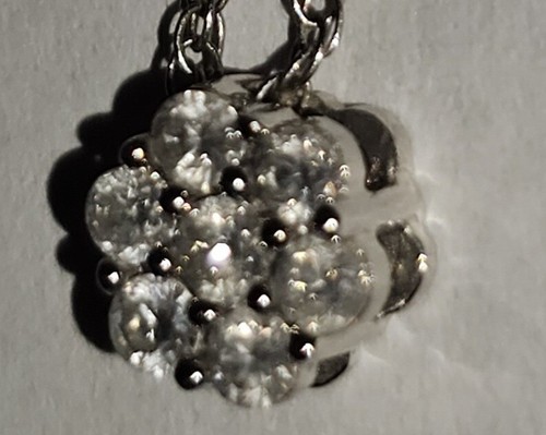 diamond blossom 1/5 CT. T.W. diamond Sterling Silver Cluster Pendant - 第 2/8 張圖片