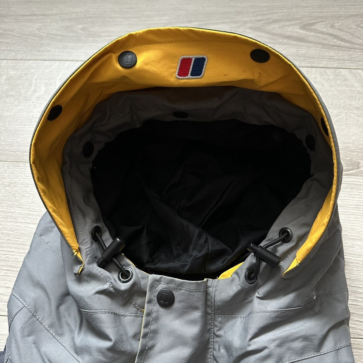 Berghaus Mera Peak Gore Tex Jacket Vintage Mens Size:L | eBay Berghaus Mera Peak Gore Tex Jacket Vintage Mens Size:L | eBay