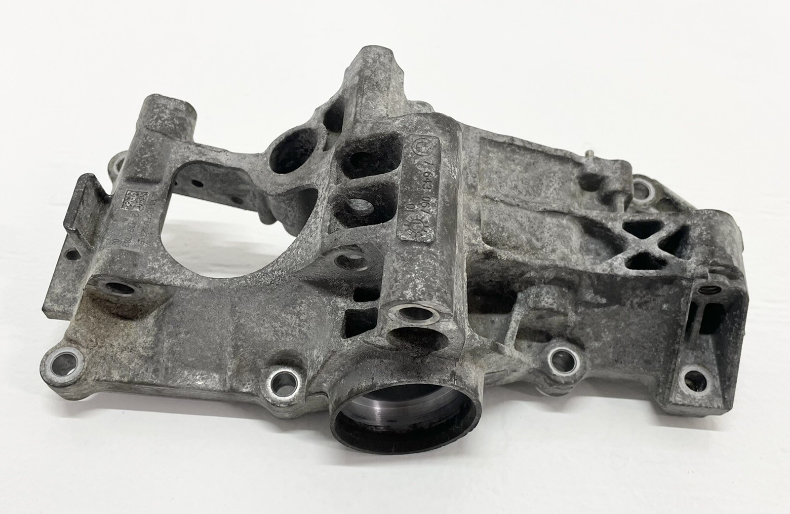 1621 OEM BMW F30 LCI 340iX B58 Engine Water Pump Housing 11517643067