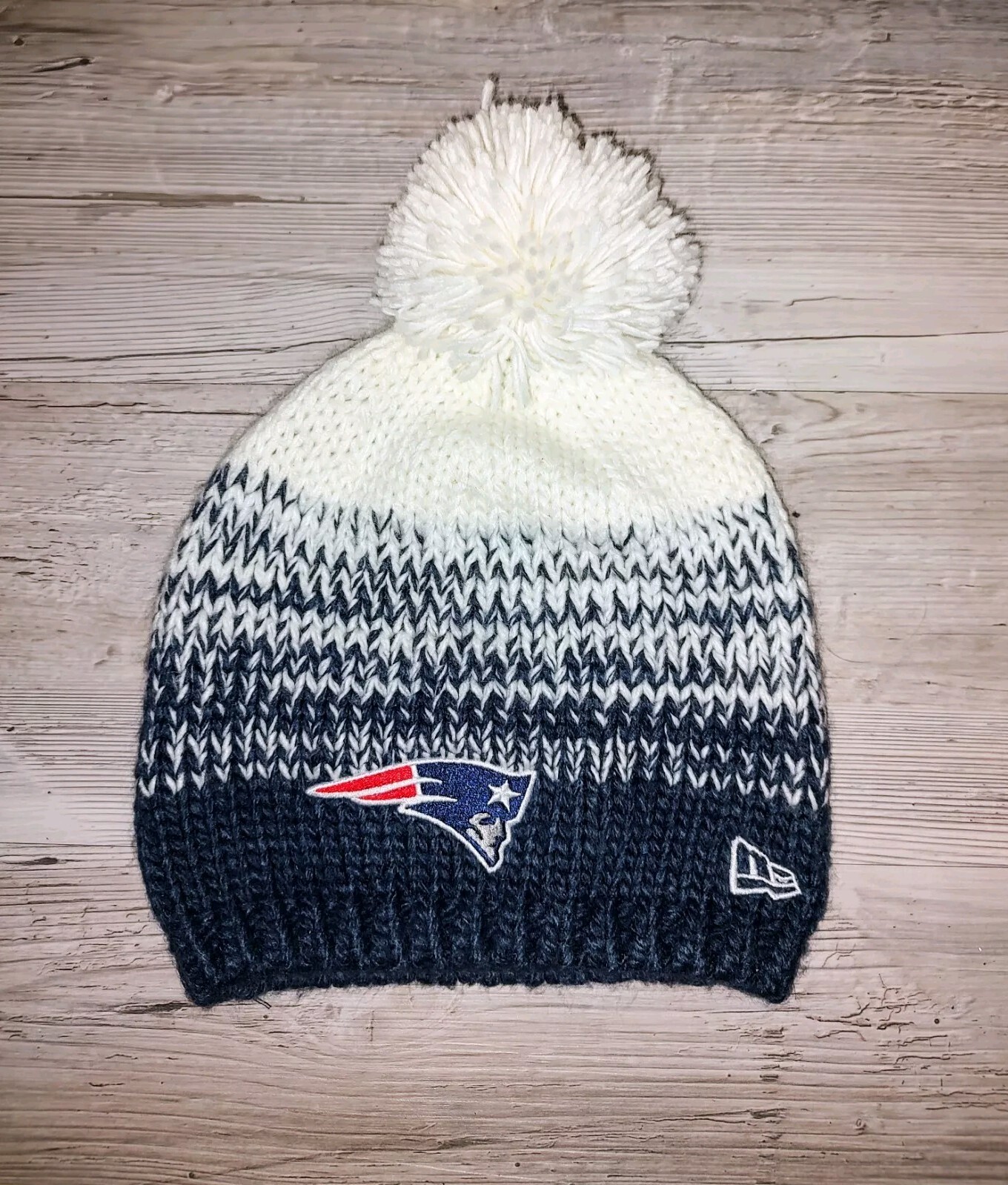 NEW ENGLAND PATRIOTS NFL NEW ERA WOMEN'S COZY CABLE KNIT BEANIE HAT