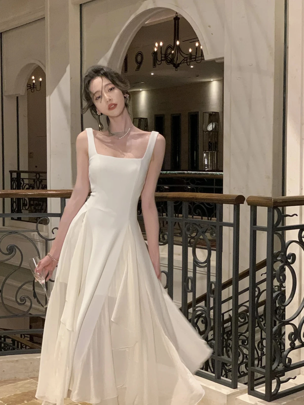 OFF WHITE Abito midi bianco con volant elegante nuovo 2024 nuovo abito estivo