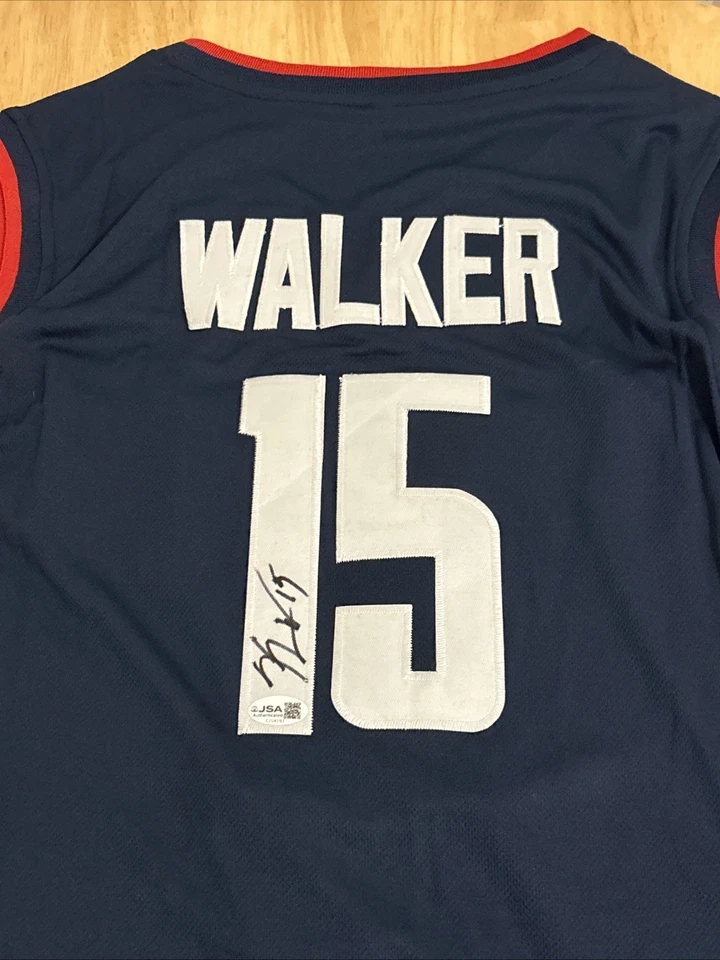 Camiseta deportiva autografiada de Kemba Walker UConn Huskies certificada por la JSA Foto 2 de 4