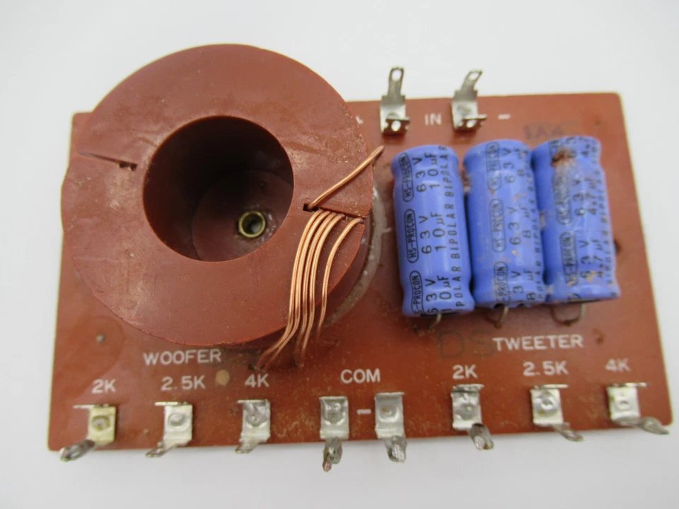 Radio Shack - Pair of Realistic Universal 2-Way 100W Crossover Network, 40-1296A - Image 4 of 4