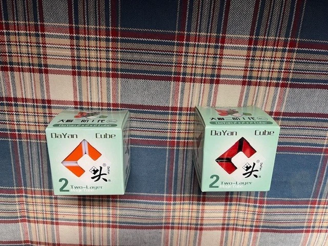 Старый пластиковый Dayan 2 x 2 + новый пластиковый 2 x 2 - Изображение 2 из 4