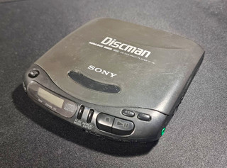 Sony Discman D 141 – Tragbarer Vintage CD Player (Geprüft & Funktionstüchtig)