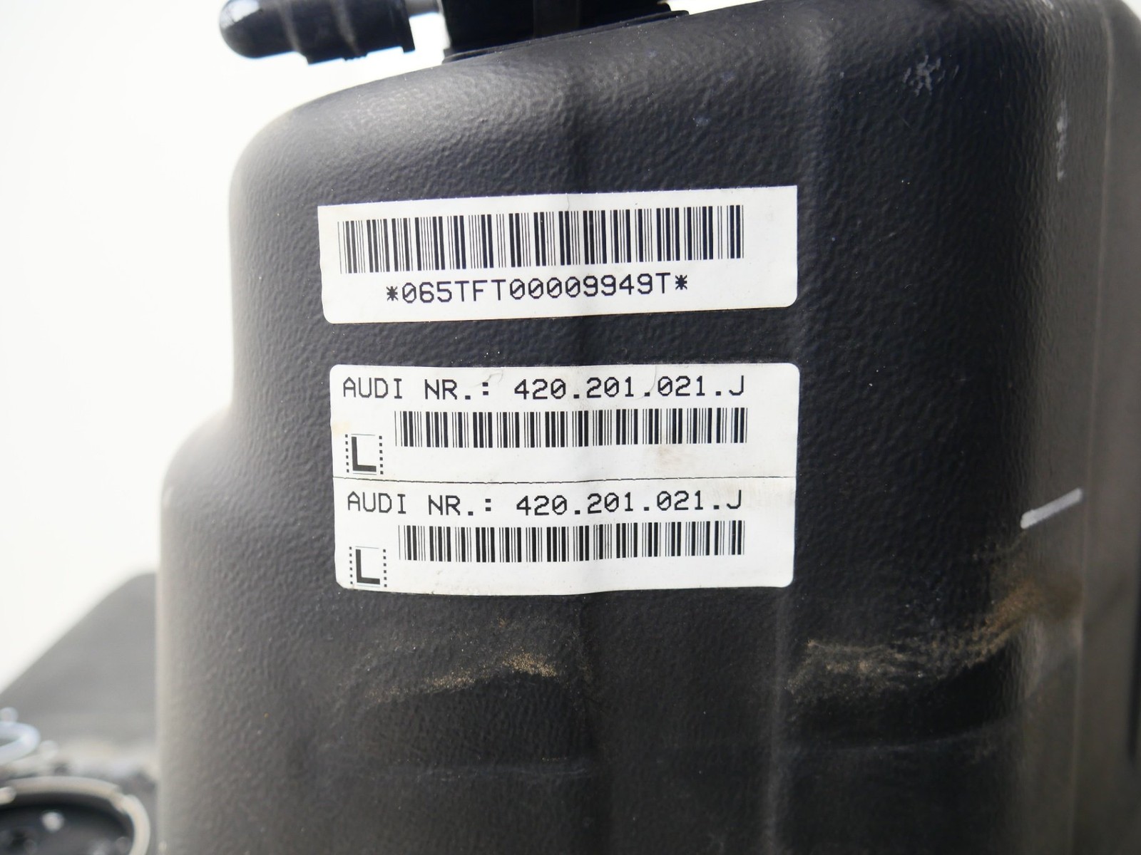 2007-2012 Audi R8 Fuel Tank Gas Reservoir Left Right Pair 420201022 OEM