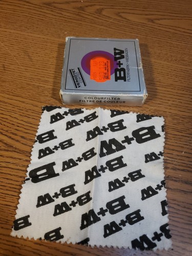 B+W 62E KR 1.5 1.1x Skylight 62mm Filter W/micro Fiber Cloth - Picture 6 of 6