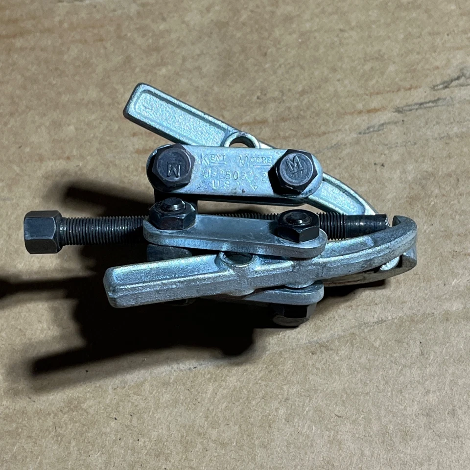 Kent-Moore J-25031-2 3 Jaw Arm Gear Puller - Image 2 of 4