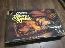 VINTAGE Pyrex "Baker in a Basket" Utility Dish & Woven Basket #2330  3 Qt