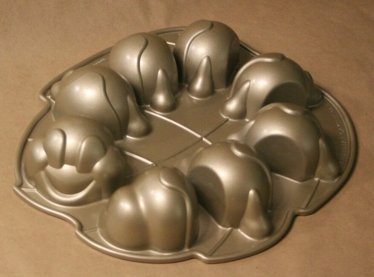 Nordic Ware Caterpillar Cakelet 5 Cup Baking Pull Apart Mini Cake Pan Kids Party