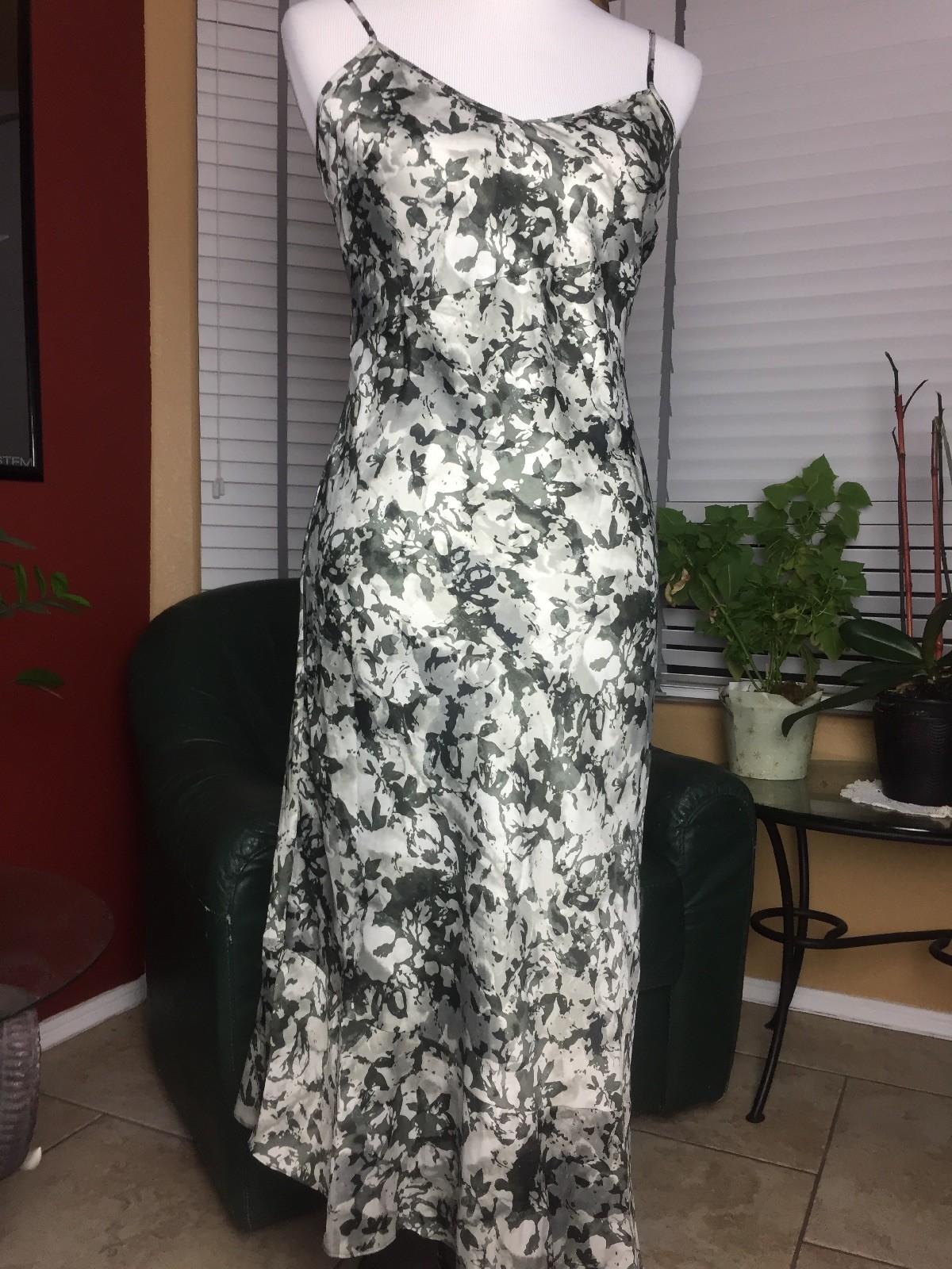 Picture 1 of 4