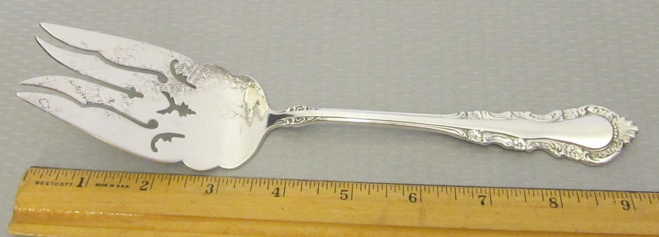 Вилка сервировочная Reed Barton из чистого серебра с георгианской розой для холодного мяса 9-3/8 дюйма - Изображение 3 из 4