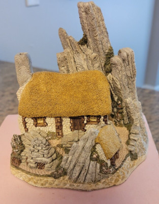 David Winter Cottages - Crofter's Cottage - 1986 - Original Box and COA - Nice