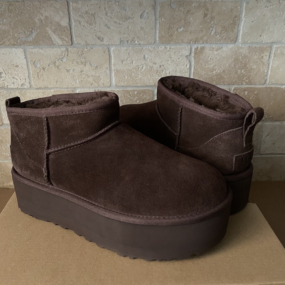 UGG クラシックミニプラットフォーム　ブラウンburnt cedar 厚底 UGG CLASSIC MINI PLATFORM BURNT CEDAR（アグ クラッシック