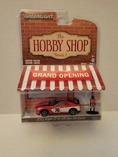 Greenlight The Hobby Shop Series 1 - 1:64 2015 Nissan GT-R With Race Car Driver