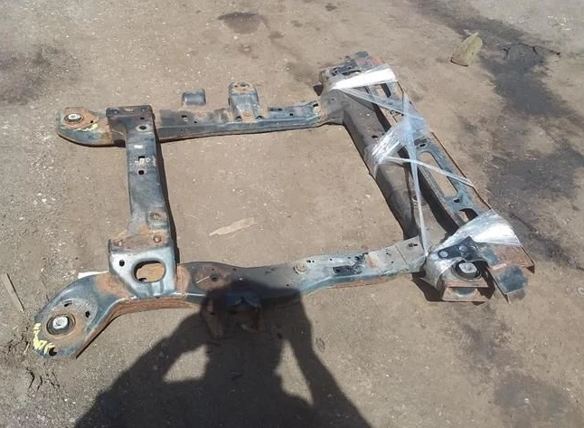 GMC Acadia Traverse Enclave 2009-2017 suspensión delantera travesaño Foto 2 de 2