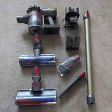 Genuine Dyson V7  Vacuum Cleaner Brand new battery- very clean Fully working 