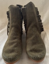 Minnetonka Moccasins Olive Green 2-Button Ankle Booties Fringe Hard Soles EUC 8