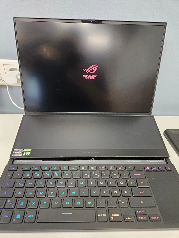 ASUS ROG Zephyrus Duo 16 GX650RW – Ryzen 9 6900HX