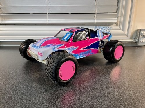 Rareš„Team Associated RC10T Custom Build, Blue Chassis, Custom Body