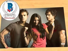 VAMPIRE DIARIES SIGNED 12x18" PHOTO!! DOBREV  SUMERHALDER WESLEY BECKETT COA BAS