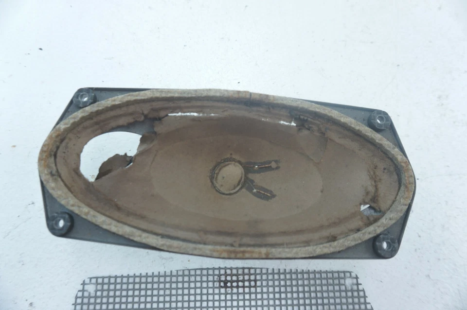 MERCEDES-BENZ  W114  250C  280C   , TOP  DASH  CENTER  SPEAKER   ,  - Image 2 of 4