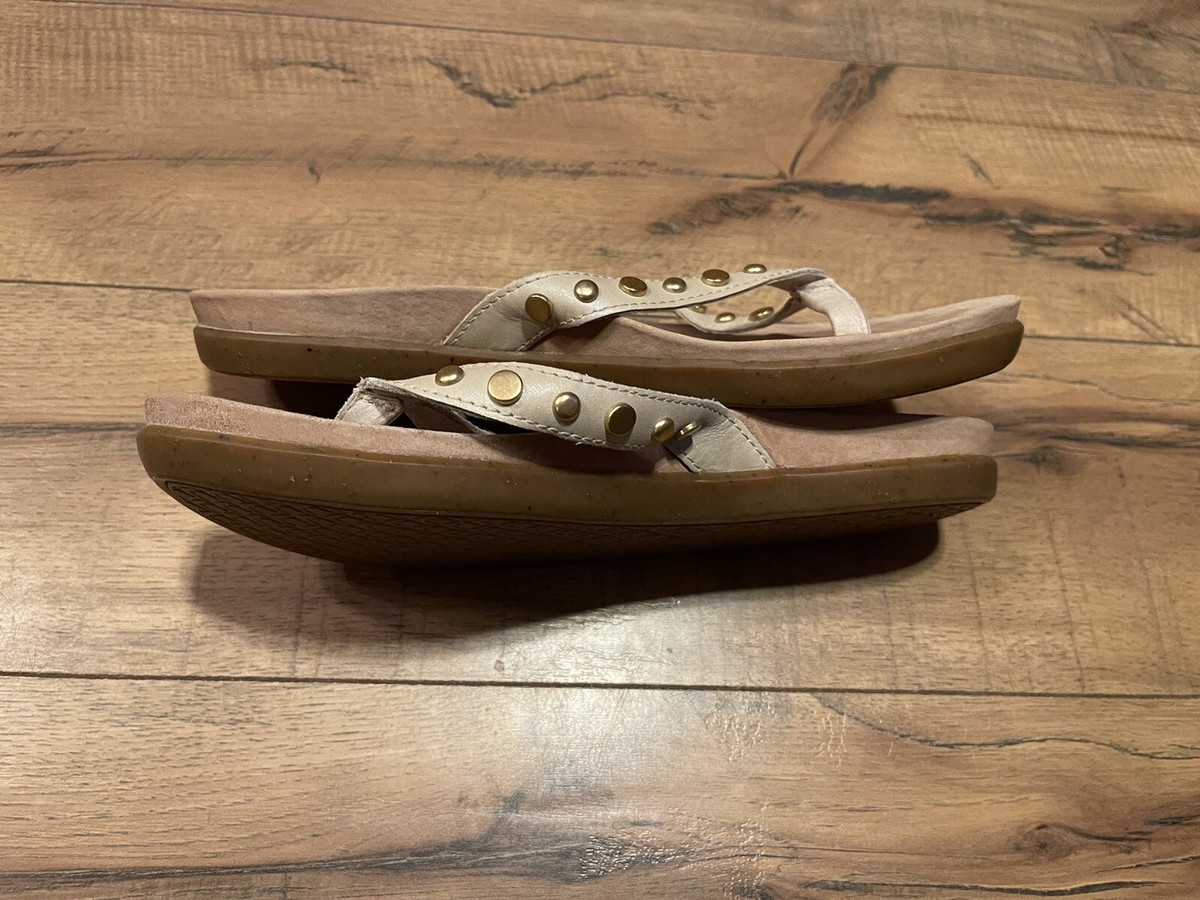UGG SN 1006357 Lyndi Thong Flip Flop Studded Leather Sandals Size