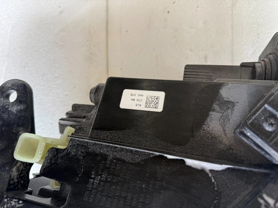 Faro LED halógeno derecho OEM HYUNDAI GENESIS G90 2017 2018 2019 Foto 4 de 4