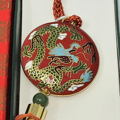 VINTAGE NEW CLOISONNE ENAMEL DRAGON BRASS ROUND PENDANT ROPE NECKLACE W/BOX - Picture 4 of 6