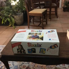 Sizzix Original Red Personal Die-Cutter Press Machine Provo Craft NEW 38-0605