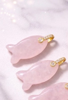 Rosenquarz Naturstein Fisch Charm Kristall Zirkon Pave Edelstein 3cm 2er Set