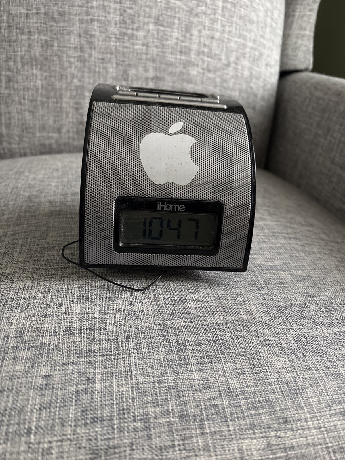 iHome iP11 iPod/iPhone Docking/ Charging Station Alarm Clock Speaker Black