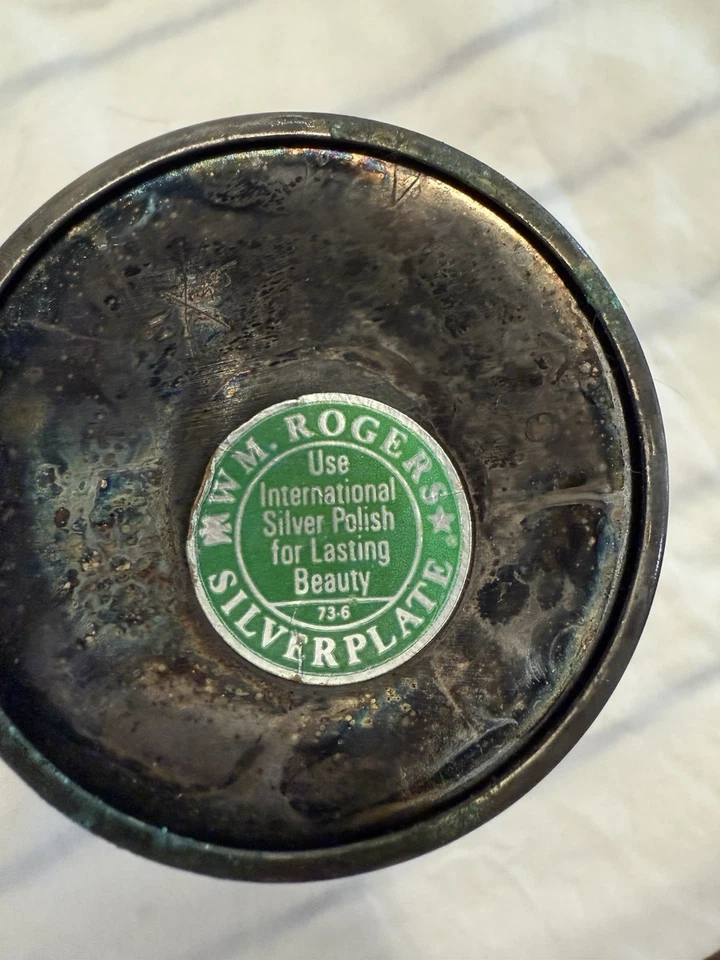 Placa de plata Rogers vintage. Pegatinas todavía en él. Estampado floral Foto 2 de 3