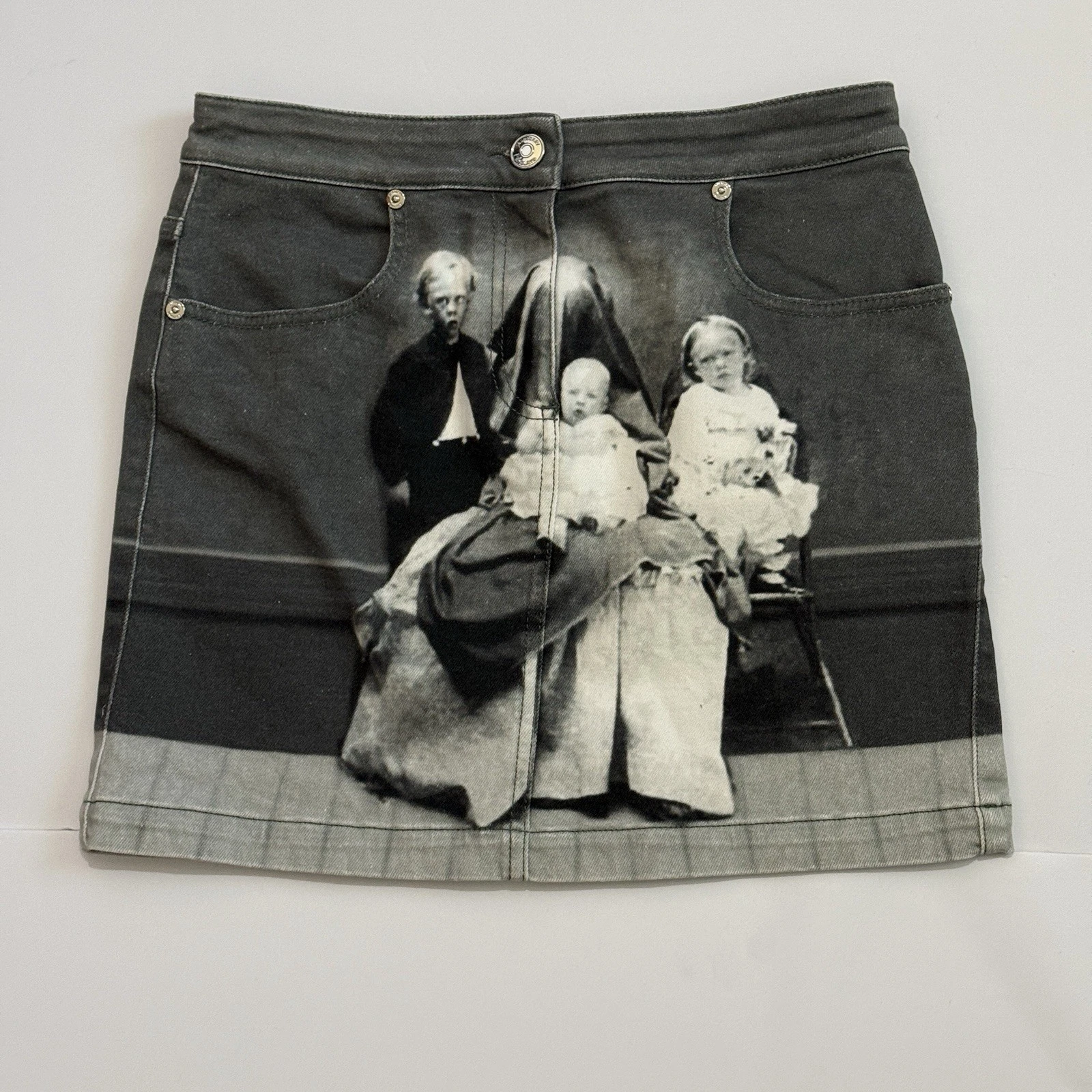 Burberry — Burberry Grey Stretch Denim Victorian Portrait Print Mini Skirt. US Size 4 NWT